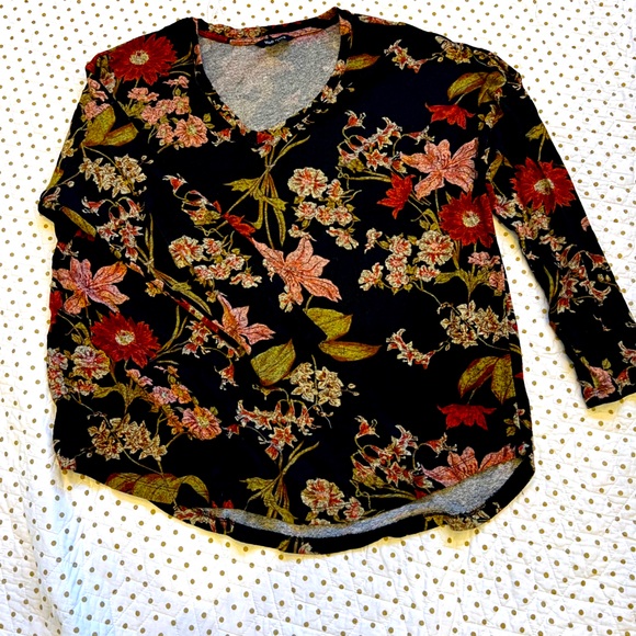Well Worn Sweaters - Wellworn floral black sweater